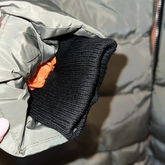 NWT The Viral Orolay Universe Classics Women’s Down Jacket in Olive and Orange - Picture 9 of 12